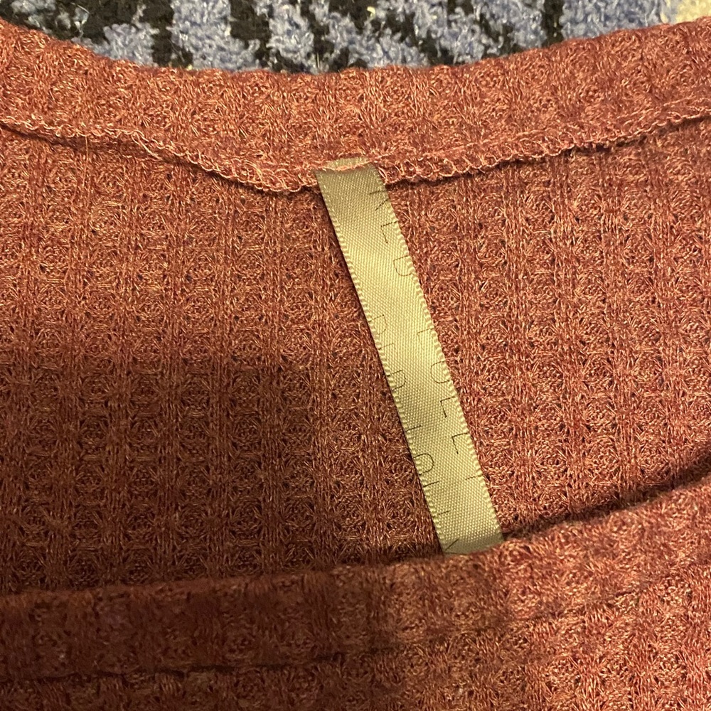 Cold Shoulder Ribbed Knit Top - Picture 2 of 3